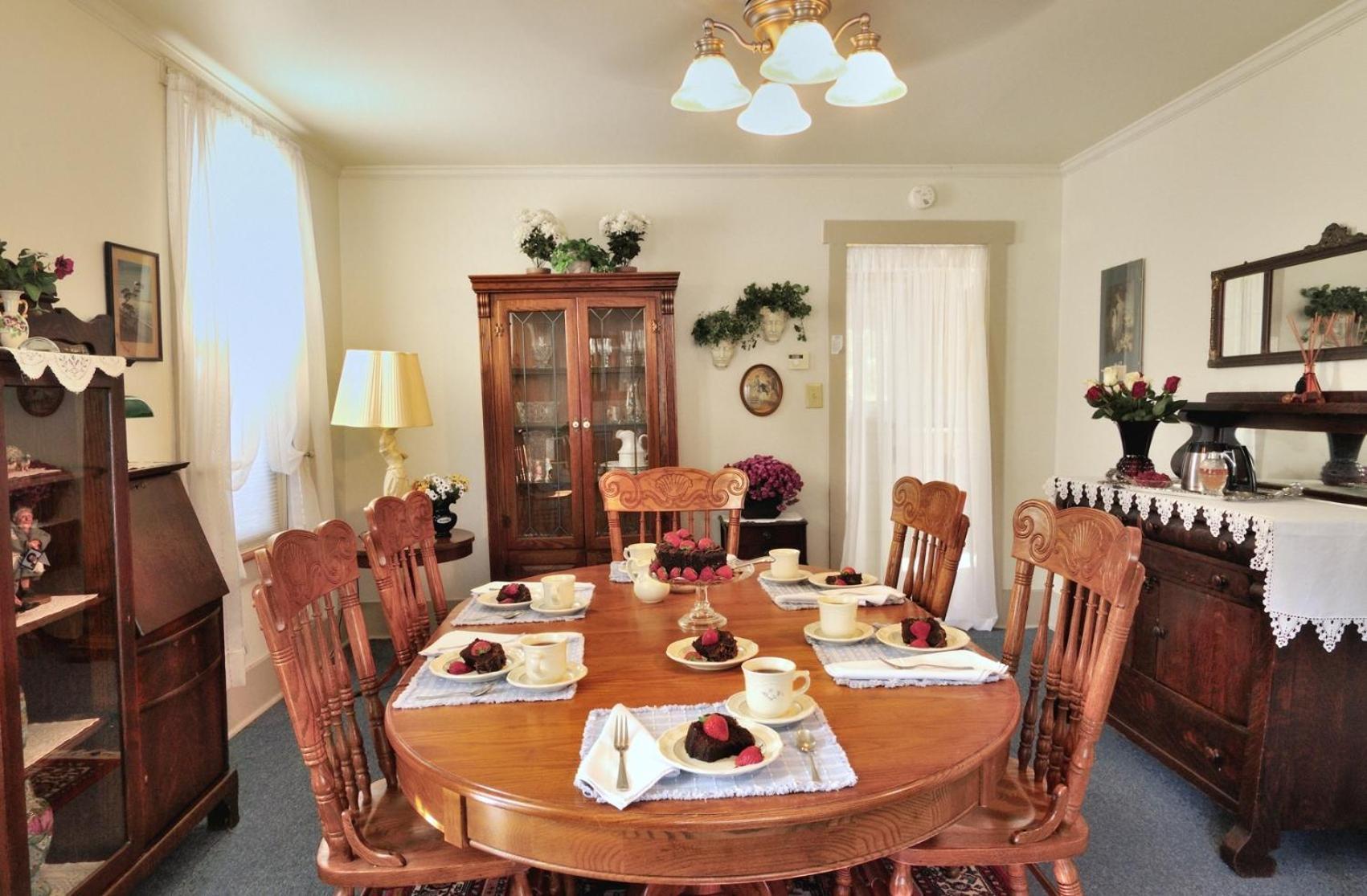 The Queen, A Victorian Bed & Breakfast 3*