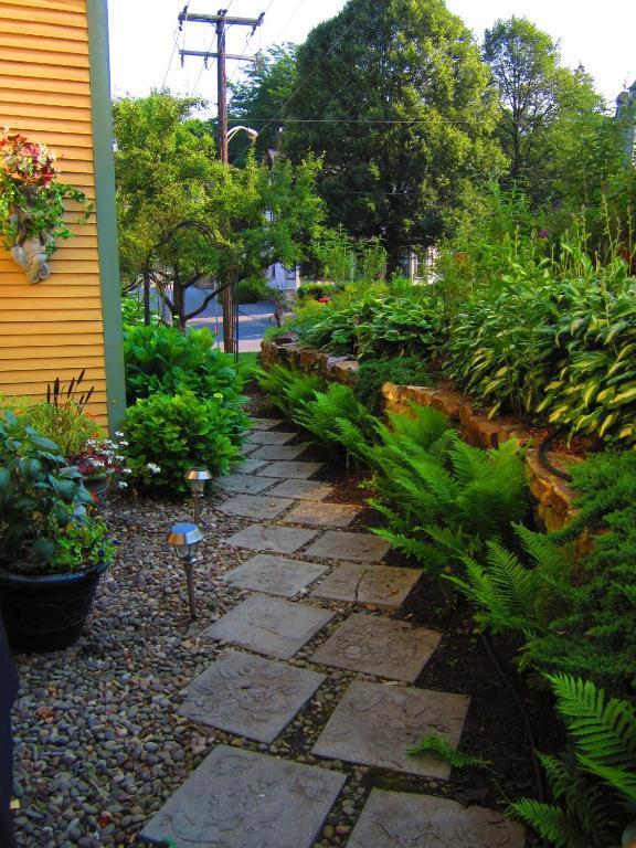 The Queen, A Victorian Bed & Breakfast 3*