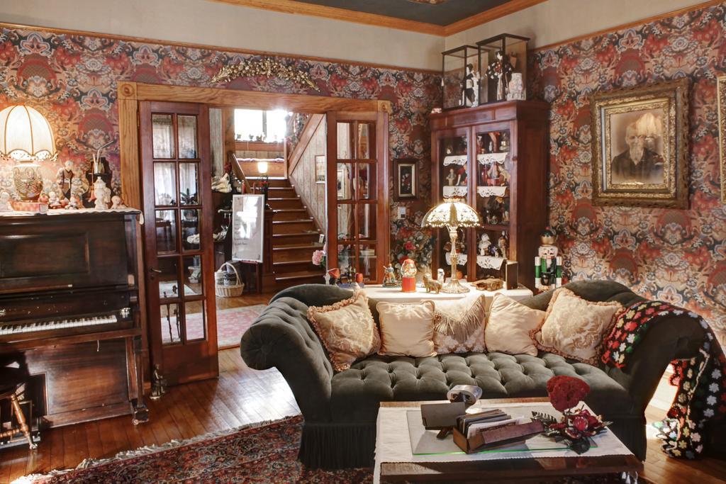 The Queen, A Victorian Bed & Breakfast Bed & Breakfast Bellefonte