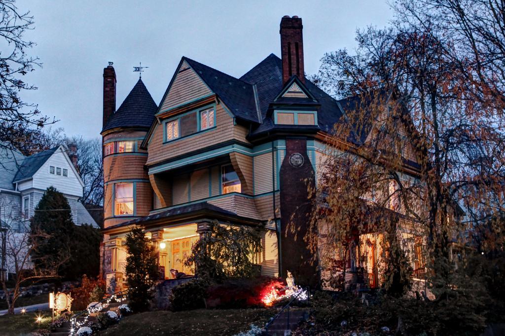 Bed & Breakfast The Queen, A Victorian Bed & Breakfast