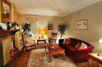 The Queen, A Victorian Bed & Breakfast 3*