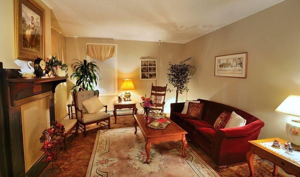 The Queen, A Victorian Bed & Breakfast Bed & Breakfast Bellefonte