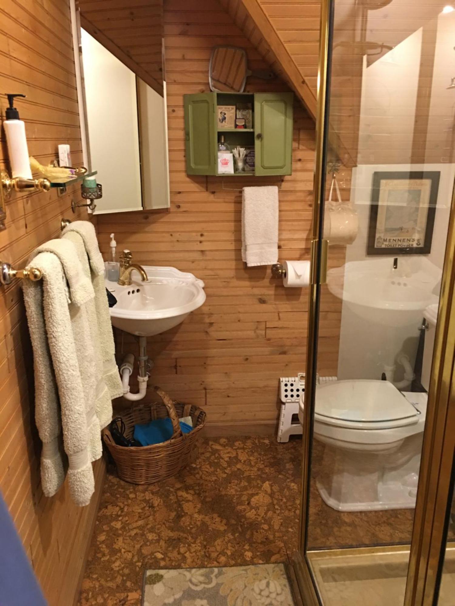 The Queen, A Victorian Bed & Breakfast