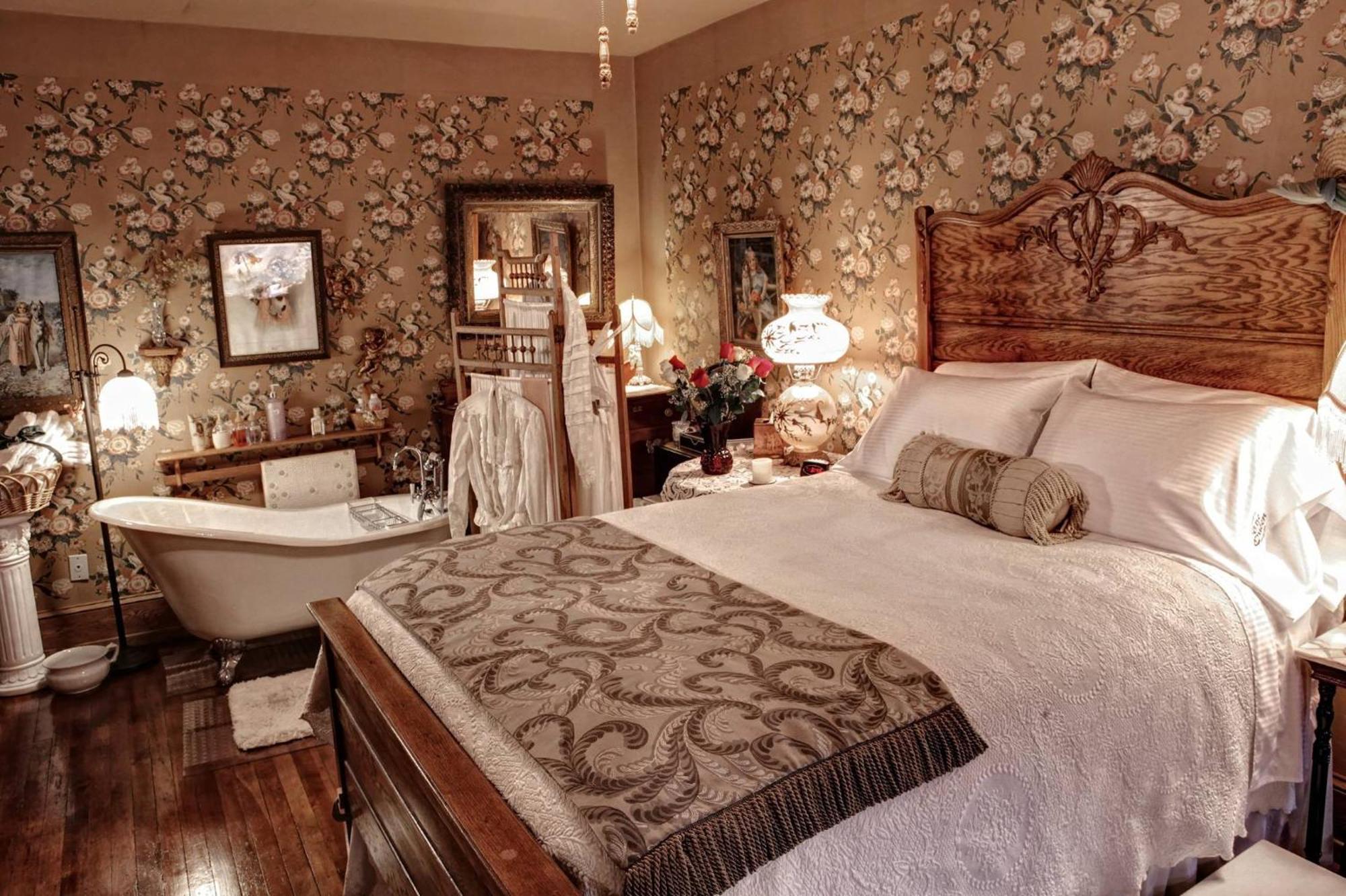 The Queen, A Victorian 3* Bellefonte