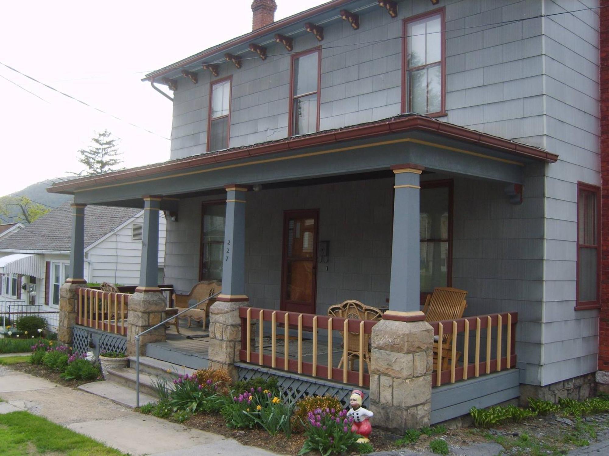 The Queen, A Victorian Bellefonte