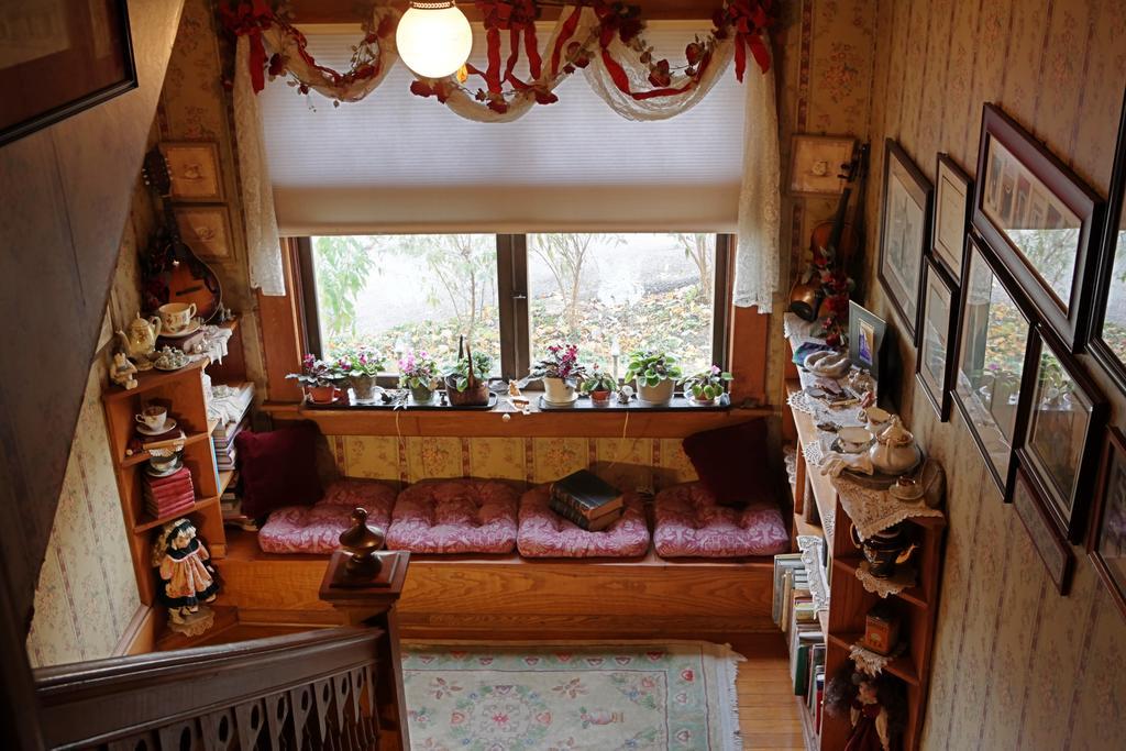 The Queen, A Victorian Bed and breakfast Bellefonte