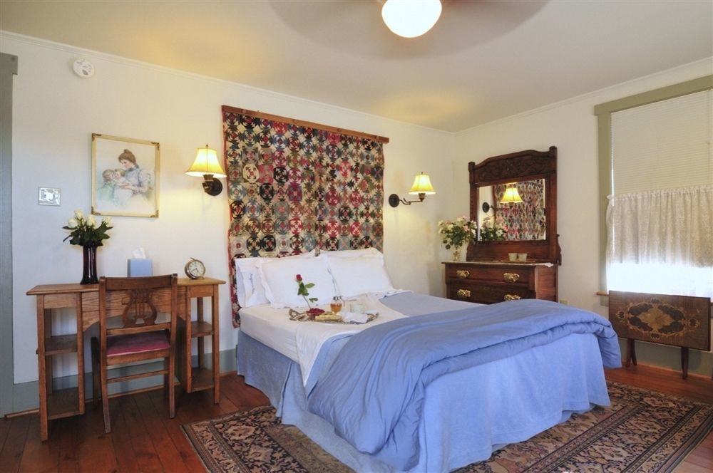The Queen, A Victorian Bed and breakfast Bellefonte