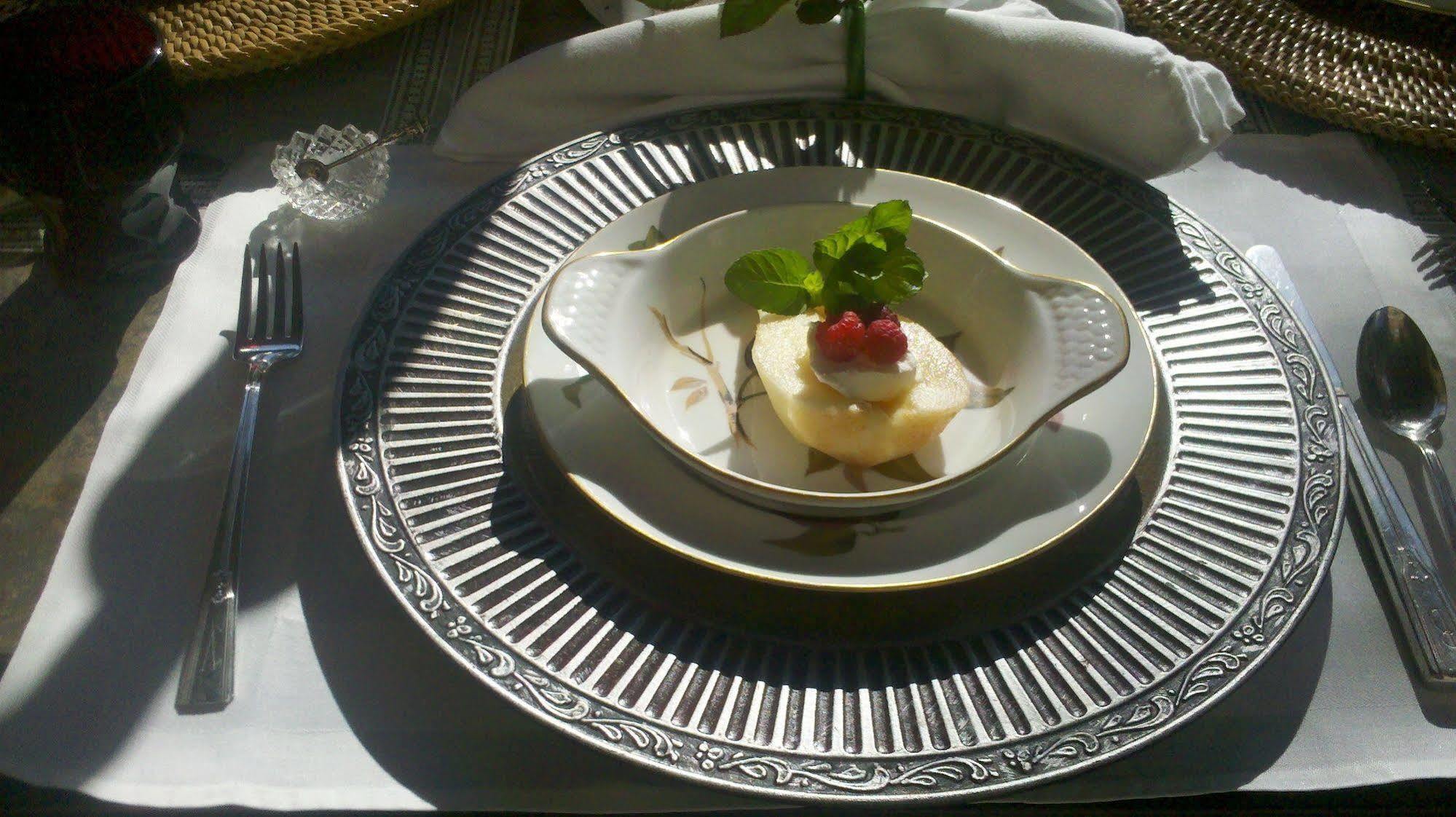 The Queen, A Victorian 3* Bellefonte